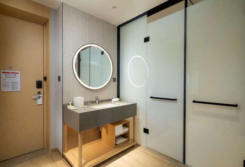 اتاق استاندارد با چشم‌انداز دریاچه, Hilton Garden Inn Puchong