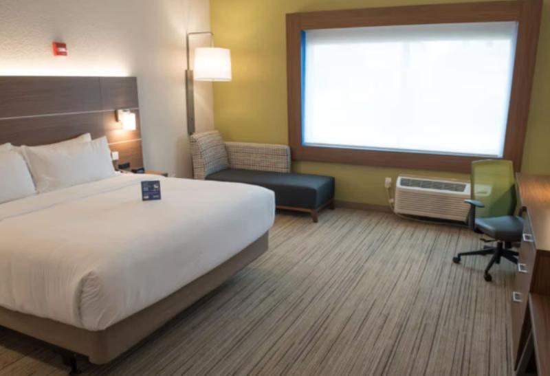 غرفة قياسية لذوى الاحتياجات الخاصة, Holiday Inn Express & Suites   Merrillville, An Ihg