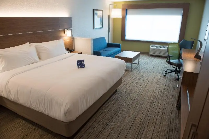 キングサイズベッドのスイートルーム, Holiday Inn Express & Suites   Merrillville, An Ihg