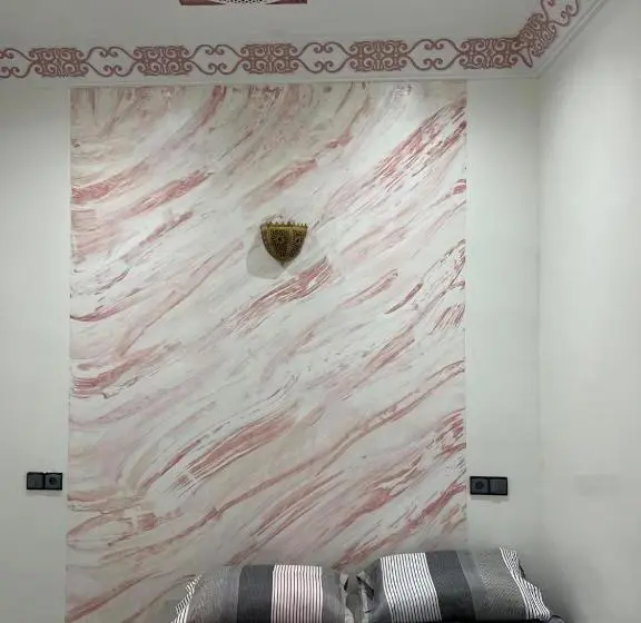 اتاق استاندارد با چشم‌انداز استخر, Kasbah Red Castel Hostel