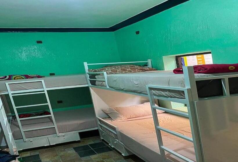 تختخواب در اتاق مشترک, Kasbah Red Castel Hostel