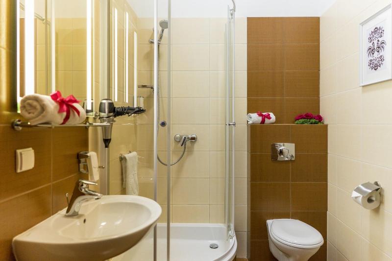 غرفة قياسية فردية, Rezydencja Sienkiewiczówka