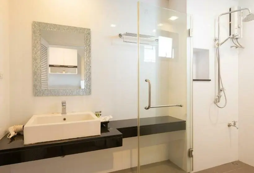 اتاق لوکس با تخت بزرگ, Romyen Garden Place