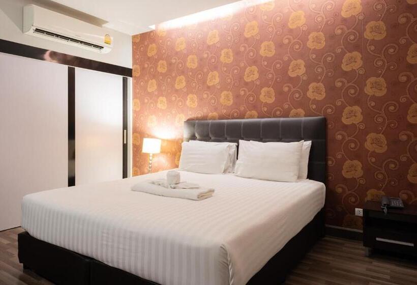 디럭스 룸 킹사이즈 침대, Romyen Garden Place
