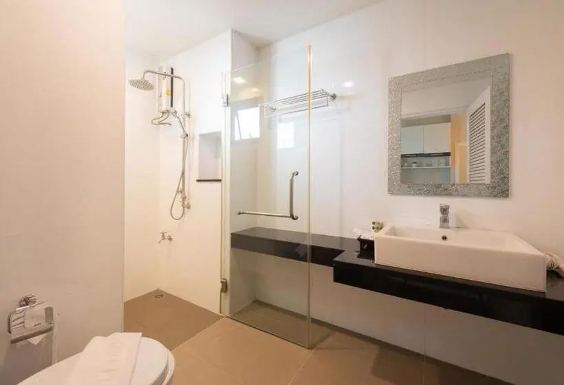 اتاق سوپریور با تخت بزرگ, Romyen Garden Place