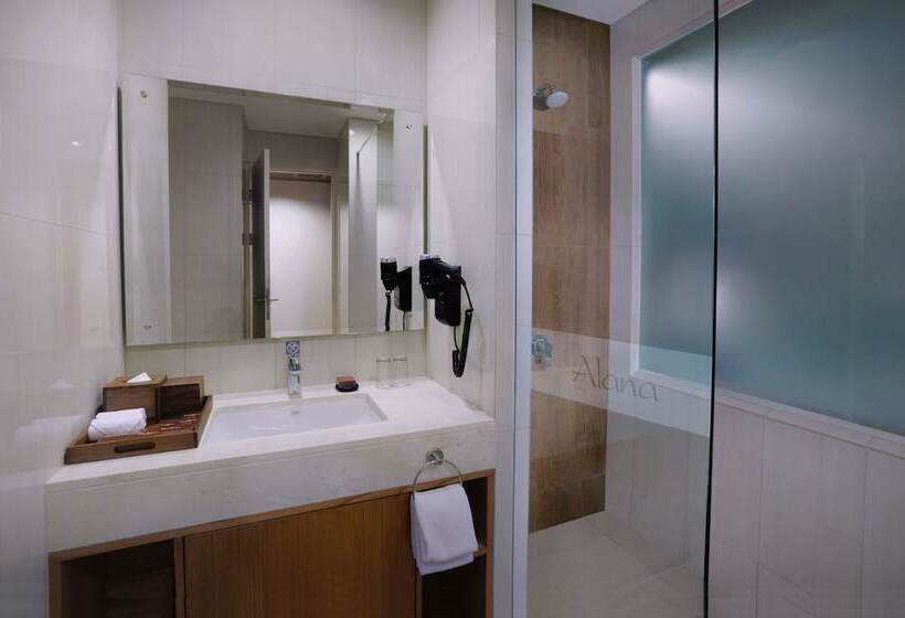 Номер Deluxe Вид на Бассейн, The Alana Hotel And Conference Sentul City By Aston