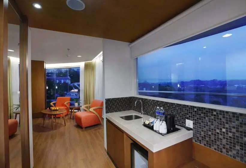 スイート, The Alana Hotel And Conference Sentul City By Aston
