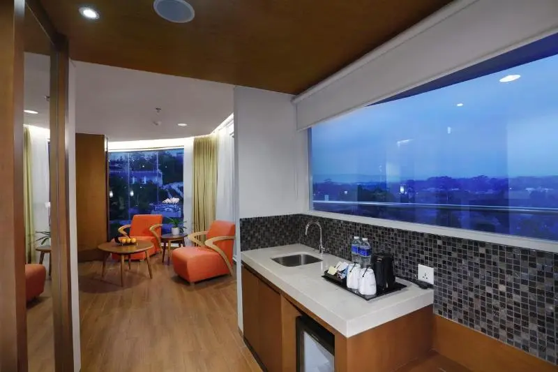 スイート, The Alana Hotel And Conference Sentul City By Aston