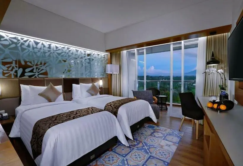 プールの見えるデラックスルーム, The Alana Hotel And Conference Sentul City By Aston