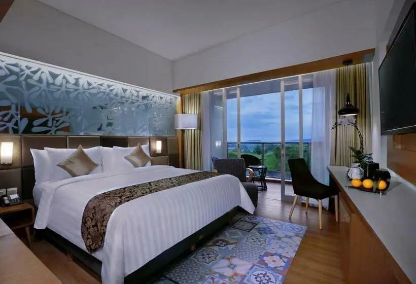 プールの見えるデラックスルーム, The Alana Hotel And Conference Sentul City By Aston
