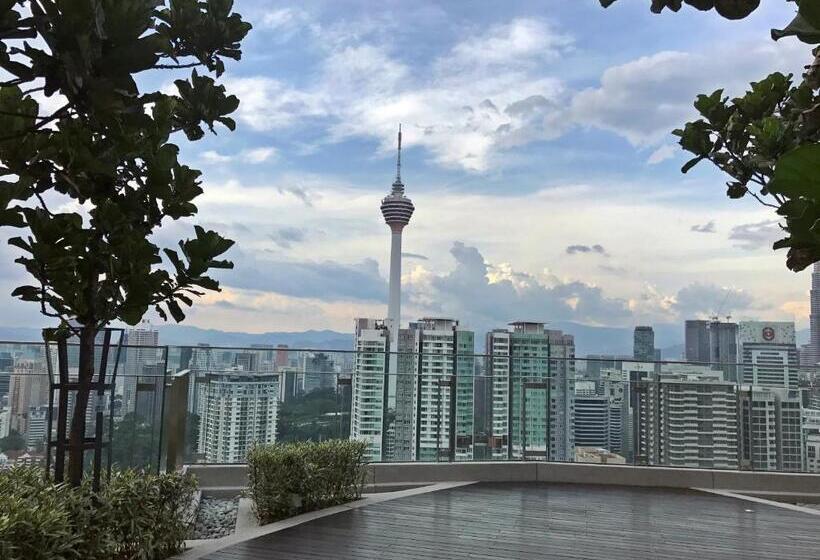 آپارتمان 2 خوابه, The Robertson Residence