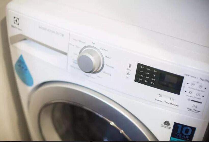 خانه 1 خوابه, The Robertson Residence