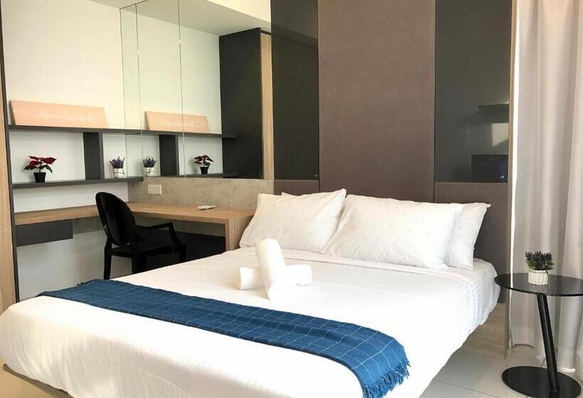 آپارتمان 2 خوابه, The Robertson Residence