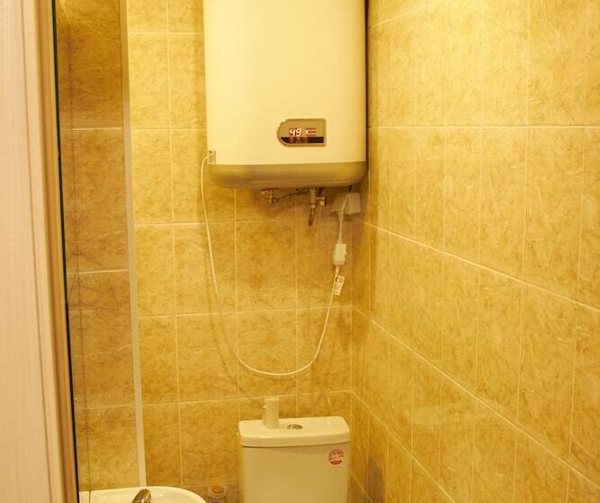 تختخواب در اتاق مشترک, Tvoy Hostel