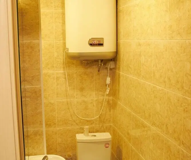 تختخواب در اتاق مشترک, Tvoy Hostel