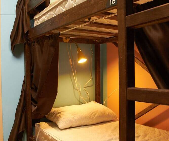 تختخواب در اتاق مشترک, Tvoy Hostel