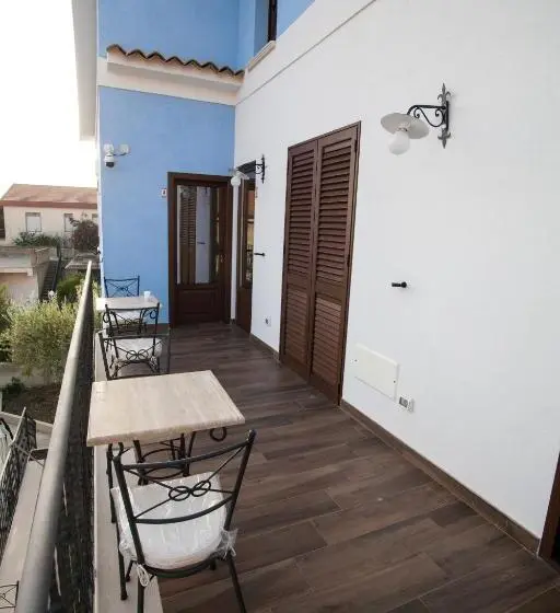 Deluxe Kolmen Hengen Huone Merinäkymä, Villa Lù
