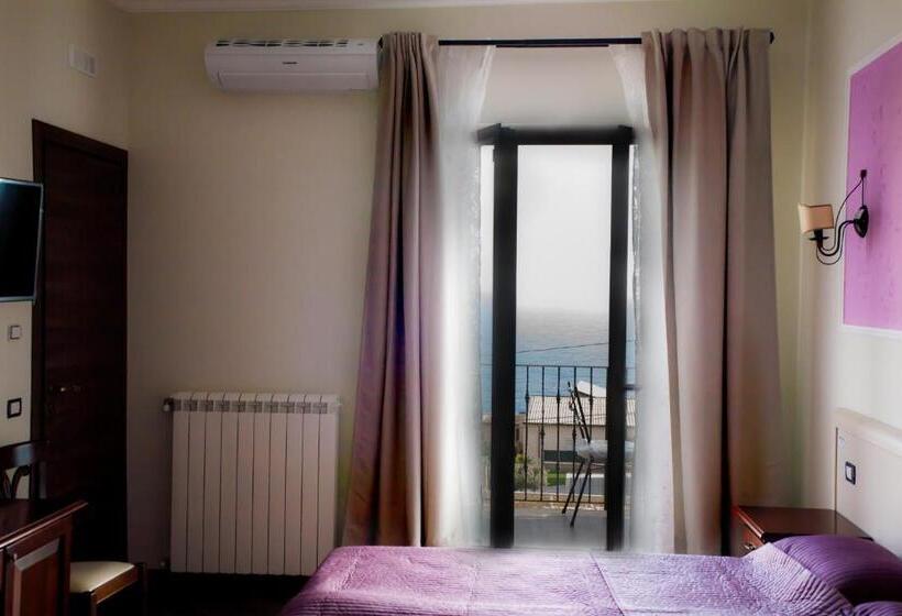 חדר סטנדרט לארבעה נוף לים, Villa Lù