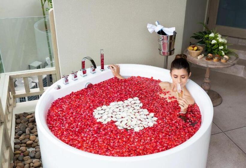 월풀욕조 주니어 스위트, Devasom Khao Lak Beach Resort & Villas