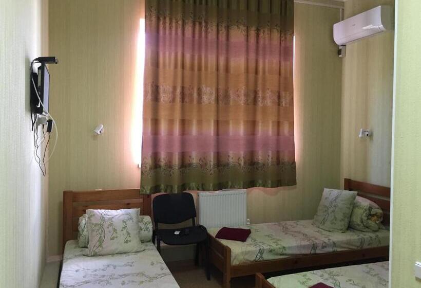 اتاق استاندارد سه نفره, Karavella