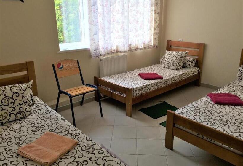 اتاق خانوادگی, Karavella