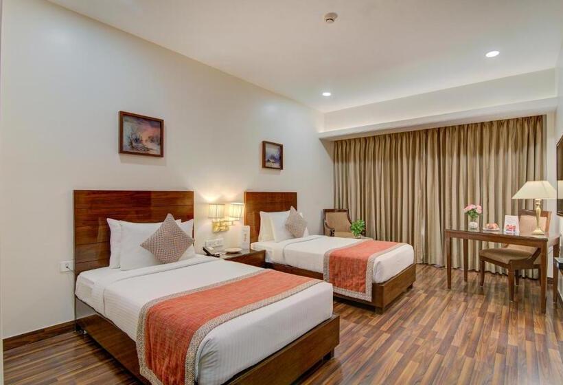 חדר סטנדרט, Home In By Amrik Sukhdev