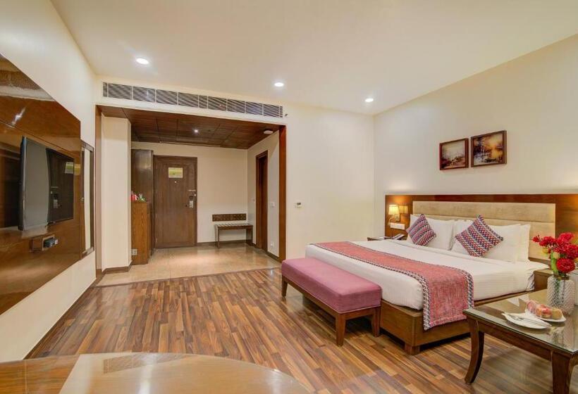 חדר משפתחתי סופריור, Home In By Amrik Sukhdev