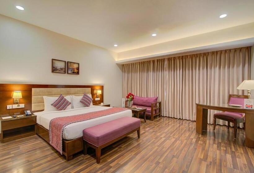 חדר משפתחתי סופריור, Home In By Amrik Sukhdev