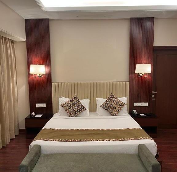 סוויטת ג'וניור, Home In By Amrik Sukhdev