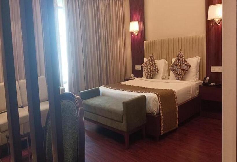 סוויטת ג'וניור, Home In By Amrik Sukhdev