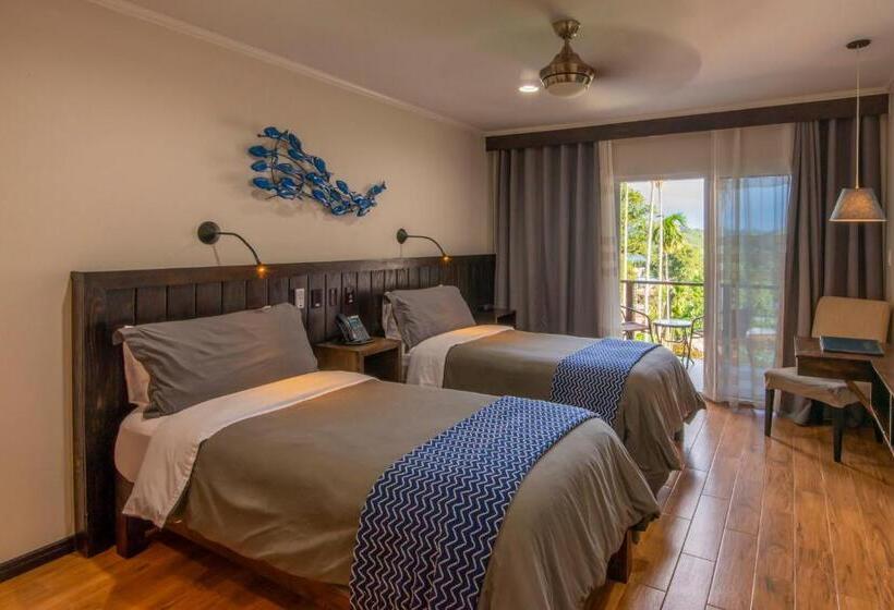 Номер Стандарт Боковой Вид на Море, Palau Central