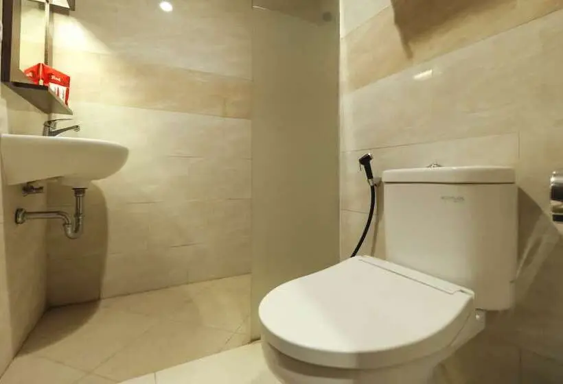 スタンダードルーム, Reddoorz Plus Near Pantai Losari