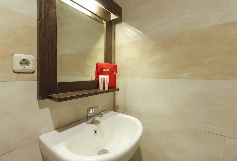 スタンダードルーム, Reddoorz Plus Near Pantai Losari