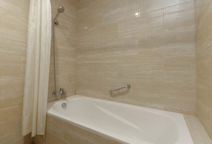 Номер Стандарт, Reddoorz Plus Near Pantai Losari