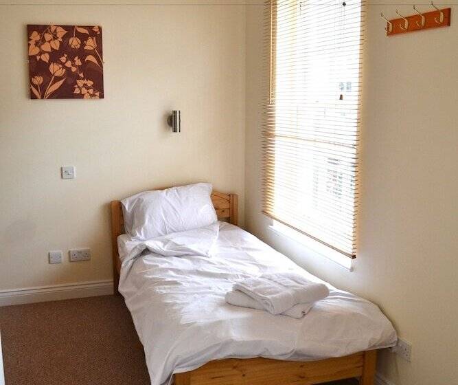 غرفة قياسية فردية, The Exchange