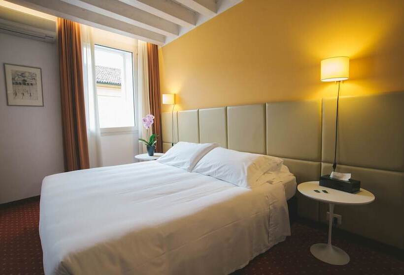 اتاق استاندارد, Relais Santa Corona