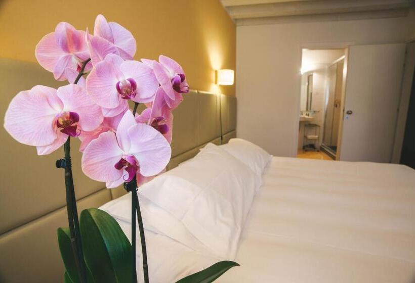 اتاق استاندارد, Relais Santa Corona