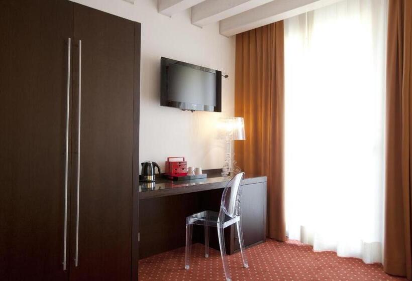 اتاق استاندارد, Relais Santa Corona