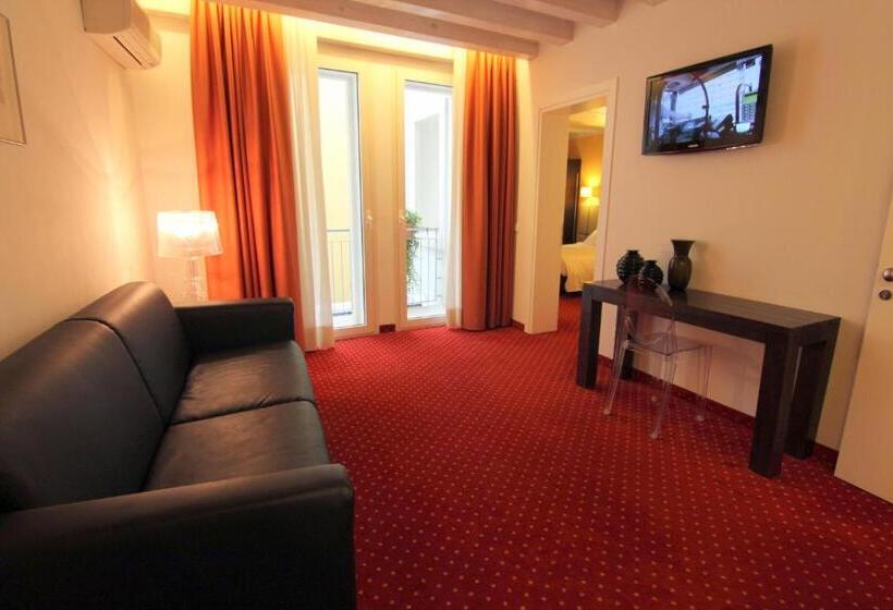 سوییت, Relais Santa Corona