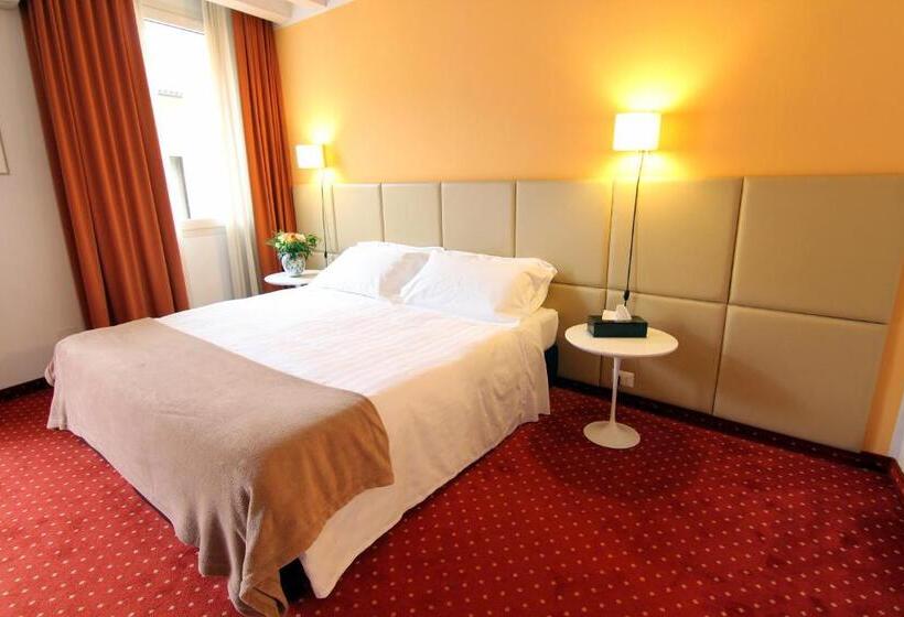 اتاق سوپریور با بالکن, Relais Santa Corona