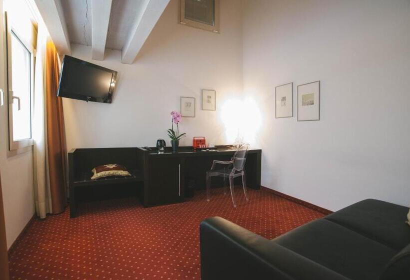 آپارتمان 1 خوابه, Relais Santa Corona