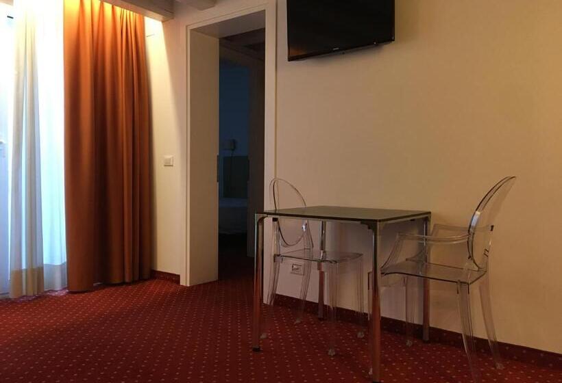 آپارتمان 1 خوابه, Relais Santa Corona