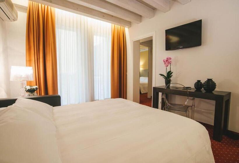 آپارتمان 1 خوابه, Relais Santa Corona