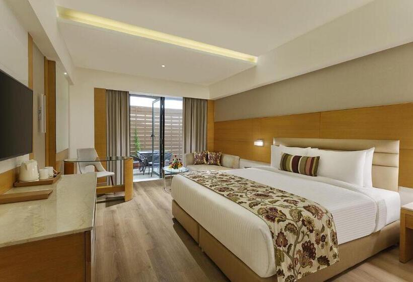 חדר דחוקס עם מיטת קינג, Nataraj Sarovar Portico