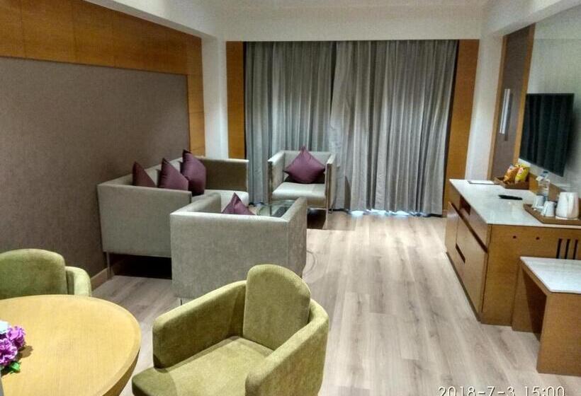 סוויטת אקזקיוטיב, עם מיטת קינג, Nataraj Sarovar Portico