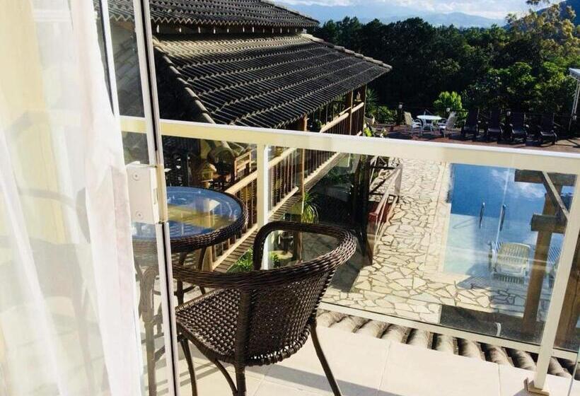 Номер Комфорт, Penedo House Pousada