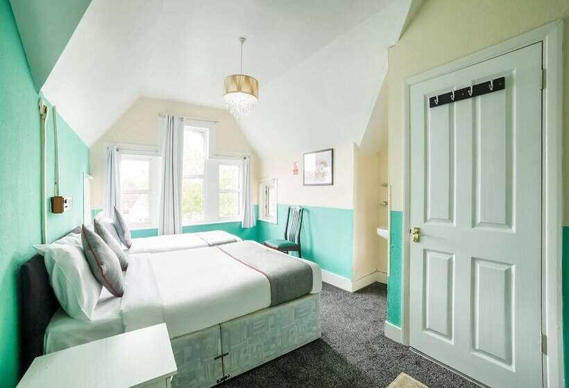 デラックストリプルルーム, Devine Beach Hotel, Westcliff Southend-On-Sea