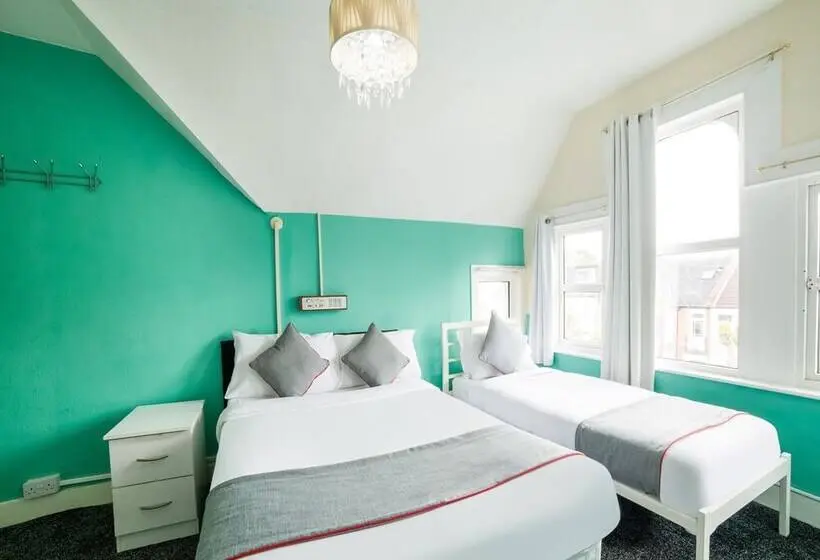 デラックストリプルルーム, Devine Beach Hotel, Westcliff Southend-On-Sea