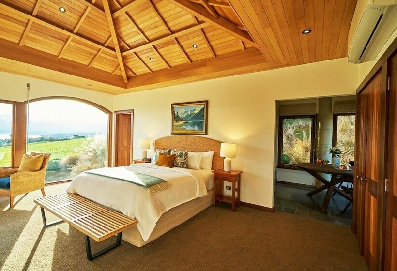 سوئیت پریمیوم, Cabot Lodge