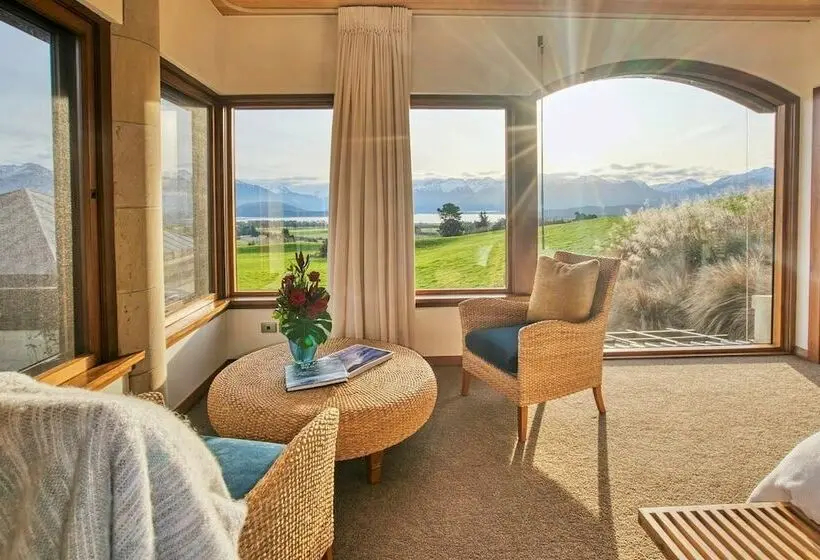 سوئیت پریمیوم, Cabot Lodge